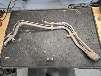 2007-2014 Toyota FJ Cruiser бензобак наполнитель горловины топлива наполнитель сопло вход трубы - Изображение 1 из 4