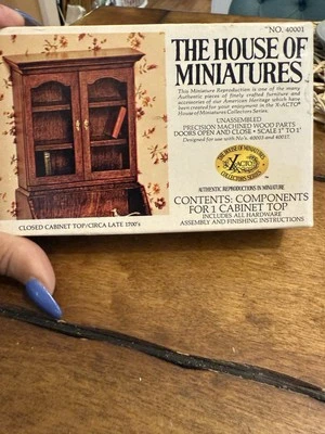 The House Of Miniatures 套件封闭式橱柜上衣编号 40001 1:12娃娃屋套装 — 第 1/4 张图片