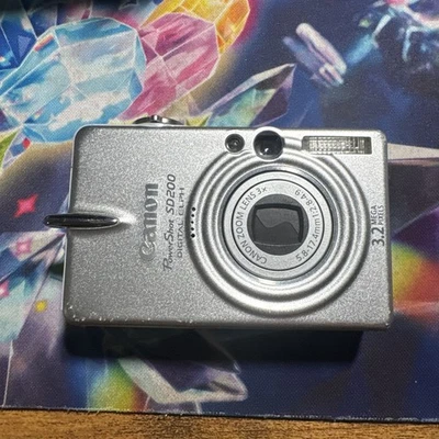 Canon PowerShot SD200 Digital Camera - For Parts or Repair - Image 1 of 4