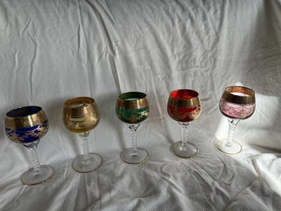 Copas de vino de cristal de Murano con decoración floral dorada en 5 colores hechas en Italia Foto 1 de 4