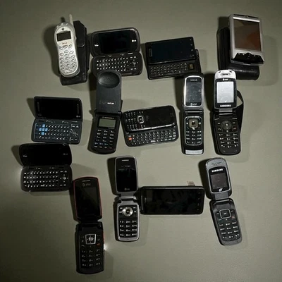 Lot of 14 Vintage Cell Phones Motorola LG Samsung Nokia HTC HP For Parts Repair - Image 1 of 4