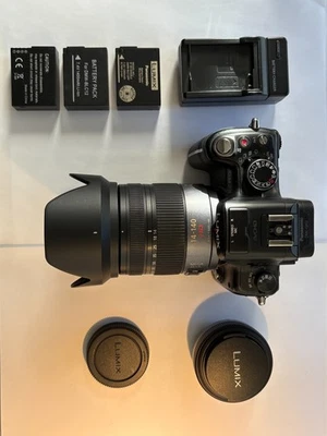 Panasonic GH2 com duas lentes (14-140, 20mm prime) - Imagem 1 de 4