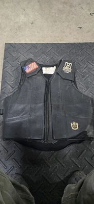 Chaleco RideRight Bullriding, Negro, Talla: Mediana Buen Estado Foto 1 de 3