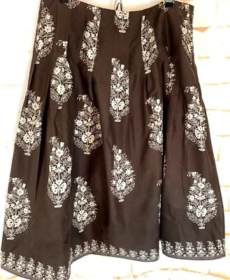 Falda plisada Jones New York Signature talla 14 marrón y blanco con estampado floral Foto 1 de 4