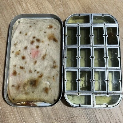 Caixa de pesca com mosca vintage Wheatley feita na Inglaterra 5,75” X 3,5” - 16 compartimentos - Imagem 1 de 4