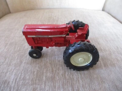 Tractor de juguete rojo internacional de colección de metal fundido a presión  Foto 1 de 4