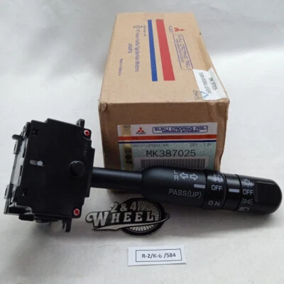 Combinación de interruptor Mitsubishi Fuso Canter FE110 FE111 FE211 FE71 MK387025 Foto 1 de 4