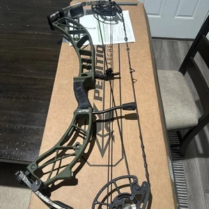 Xpedition ArcheryRAX 33,  29" draw 65#  compound bow - Picture 1 of 10