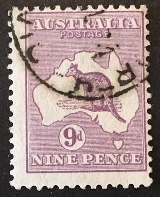 Australia Kangaroo 1913 VFU 9d stamp Light Hinged - Image 1 of 2