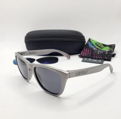 OAKLEY FROGSKINS Floco de Carvão Brilhante Personalizado/Novo PRETO POLARIZADO AUTÊNTICO RARO - Imagem 1 de 4