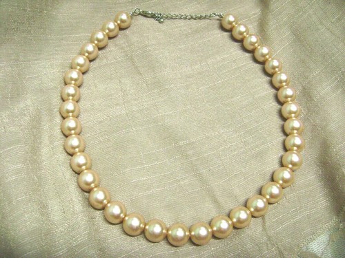 OFF WHITE SPLENDIDO GIROCOLLO COLLANA PERLE VETRO TONO ARGENTO BIANCO CREMA.