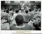 1980 Press Photo Sam Fulwood Addressing Statesville High School Football Team