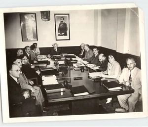Foto de prensa oficial de la reunión del gobierno de líderes de Israel de colección 1952 - Imagen 1 de 2