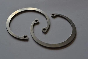 CIRCLIP INTERNO ACCIAIO INOX 9MM DIN472 Confezione da 2 - Foto 1 di 1