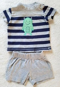 Carters ~ Conjunto de pantalones cortos de 2 piezas para niños ~ Talla 3 meses ~ Rayas grises. - Imagen 1 de 10