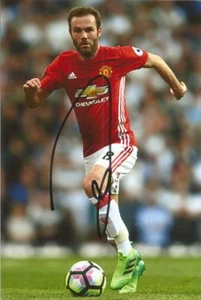 FOTO DE ACCIÓN 6x4 firmada por Juan Mata + certificado de autenticidad - Imagen 1 de 1