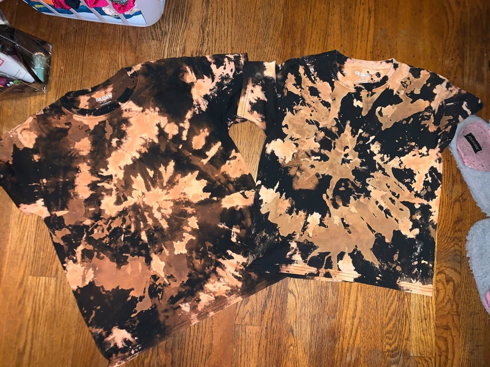 camiseta tie dye naranja negro y blanqueador halloween tallas niños y adultos Foto 1 de 3