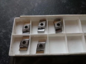 10 Seco carbide tips R335.15.18315FG-M12 S25M ( R335 15 18315 FG M12 3.2mm ) - Picture 1 of 2