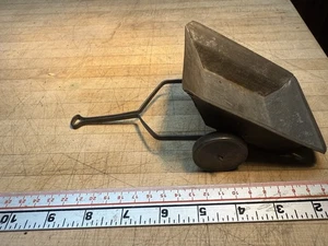 Vintage Metall Blechspielzeug hinter Anhänger Kippanhänger Metallräder - Bild 1 von 3