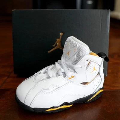 NUEVO EN CAJA NIÑO PEQUEÑO Bebé Nike Jordan True Flight (TD) Blanco/Negro-Amarillo (343797 107) Foto 1 de 4