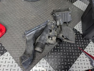 LEXUS 2017 IS300 OEM FILTRO DE AIRE CAJA DE ADMISIÓN CONJUNTO LIMPIADOR Foto 1 de 2