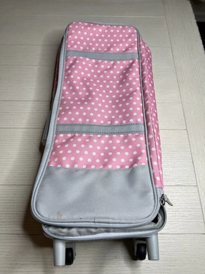 "Maleta de muñeca con ruedas Pottery Barn para niños rosa blanco a lunares se adapta a 20""" Foto 1 de 4