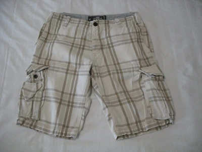 Shorts cargo xadrez LOGG tamanho 32 masculino caimento solto branco bege H&M casual - Imagem 1 de 4