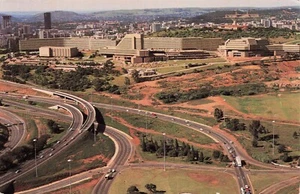 Campus principale, Università del Sud Africa Pretoria Campus PC cromato oversize - Foto 1 di 2