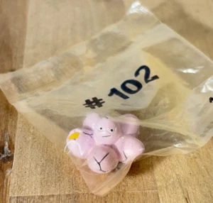 Exeggcute #102 Pokemon Minifigure Nintendo Japanese Vintage Anime, NIP, 1" - Picture 1 of 7