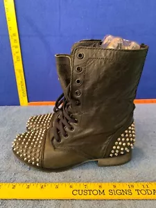 Steve Madden Tarnney stivali gotici da combattimento in pelle nera con borchie da donna 8,5 M - Foto 1 di 18