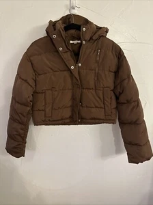 Pacsun Cropped Puffer Jacke XS/S Braun Langarm Damen Poly Winter Kapuze - Bild 1 von 10