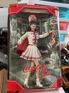 Coca-Cola Drum Majorette Barbie 2001 - Bild 1 von 4