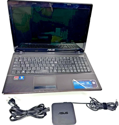 Portátil ASUS K53U 15,6 AMD 1,65 GHz 2 GB de memoria 500 GB HDD Windows 7 teclas japonesas Foto 1 de 4