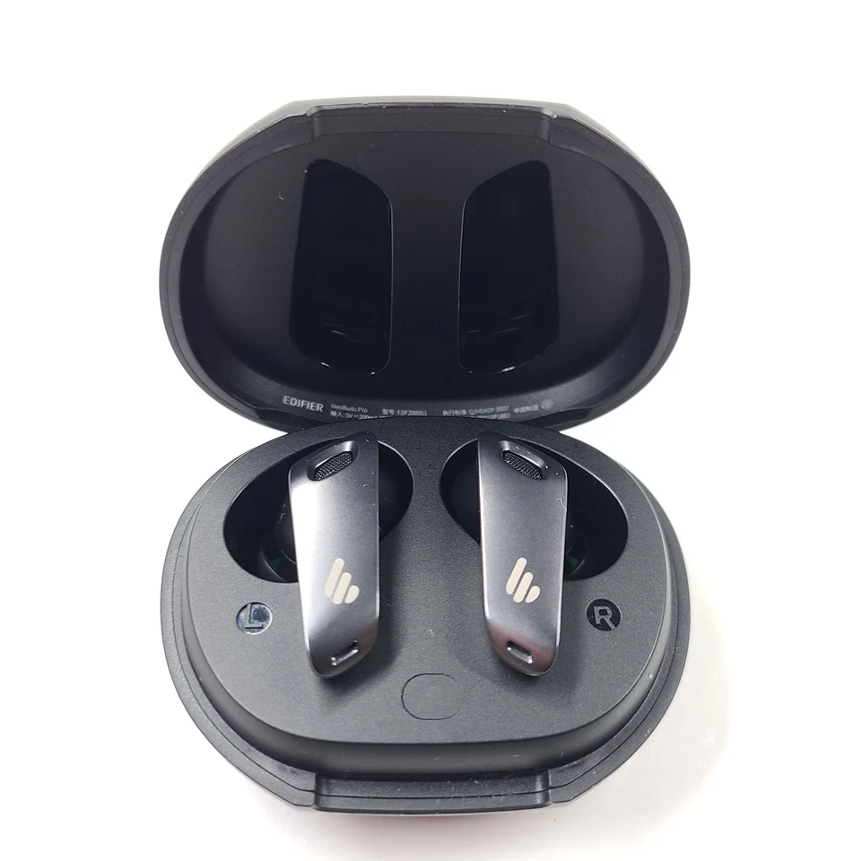 Auriculares internos Edifier NeoBuds Pro True Wireless Bluetooth - plateados negros Foto 1 de 4