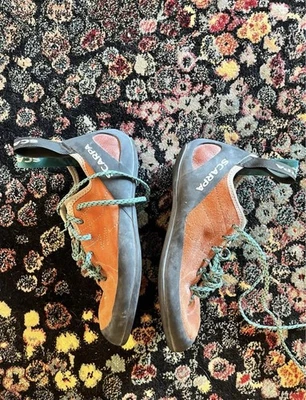 Scarpa Helix WMN Womens Rock Climbing Shoes Size 7.5 Orange Black Lace Up - Image 1 of 4