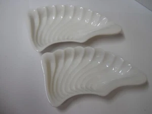 Set of 2 Vintage Maddux of California Pottery White Angel Wing Dishes 3066 - Picture 1 of 4