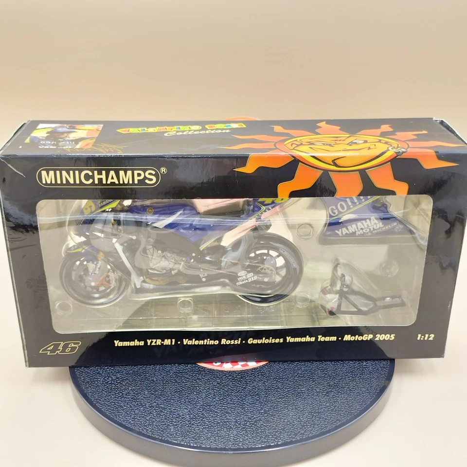 MINICHAMPS 1/12 Yamaha YZR-M1 Valentino Rossi Gauloises MotoGP 2015 122053046 - Image 1 of 4