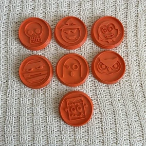 SET OF 7 Pampered Chef #1598 Stackable Halloween Cookie Cutters/Molds - Retired - Picture 1 of 3