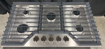 Cocina de gas Whirlpool WCGK5036PS de 36 pulgadas con 5 quemadores sellados Foto 1 de 4