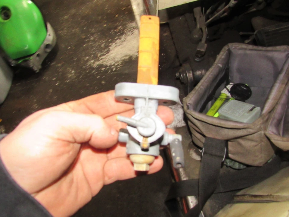 1977 suzuki ts185 газовый топливный кран кран носик отключен - Изображение 1 из 1