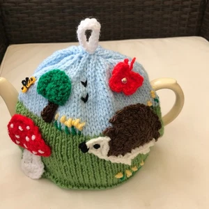 HAND KNITTED HEDGEHOG TEA COSY FOR A MEDIUM TEAPOT 3-4 CUP - Picture 1 of 8