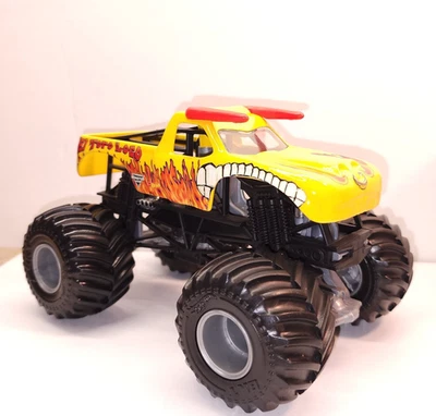Camión fundido a presión Hot Wheels Monster Jam El Toro Loco escala 1/24 amarillo abierto casi nuevo Foto 1 de 4