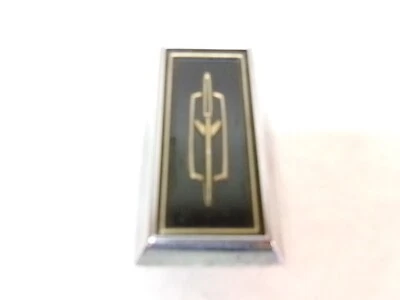 Oldsmobile Cutlass 442 88 98 1977 cubierta de bloqueo de maletero OEM 9844850 Foto 1 de 4