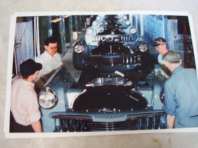 STUDEBAKER 1947 LÍNEA DE MONTAJE EXTREMOS DELANTEROS 11 X 17 FOTO/IMAGEN Foto 1 de 1