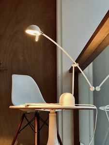 Lámpara de escritorio de equilibrio de 1980 blanca de Massive al estilo de Franz Hustitadt - Imagen 1 de 20