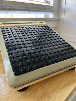 AcuVibe Model 5004C Multi-Speed/Function Timer Vibrating Foot Massager Tested - Image 1 of 4