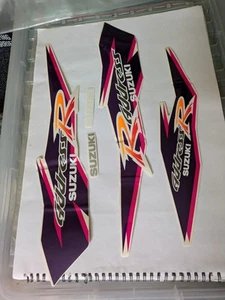 Véritable Suzuki Décalque Graphique Autocollant Emblème Set 68130-09EF0-19A AP50 - Picture 1 of 5