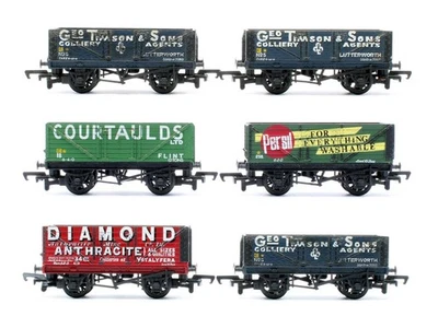 MAINLINE 'OO' GAUGE RAKE OF 6 ASSORTED PLANK WAGONS *WEATHERED* - Image 1 of 4