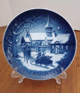 BING & GRONDAHL  Plate  Jule After  1992   "THE PASTOR'S FARM Preowned - Picture 1 of 19