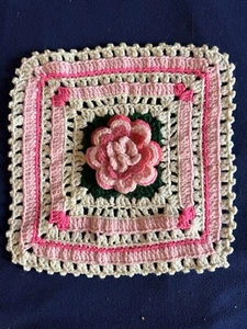 14 X 14 IN Diseño Flor Rosa Ganchillo a Mano - Imagen 1 de 1
